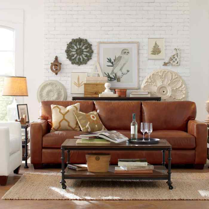 How to decorate living room with brown couches