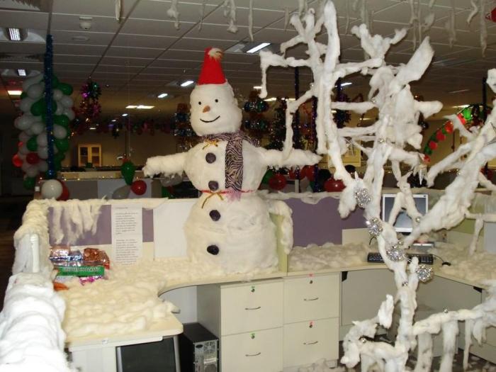 Cubicle cubicles christmas office decorations ideas work coworkers surprise decoration decorated holiday decor cubical decorating winter door fun decorate holidays