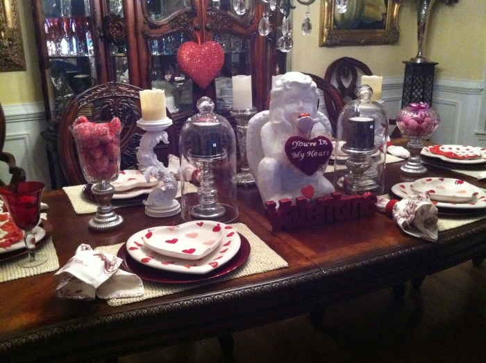 How to decorate dining room table for valentines